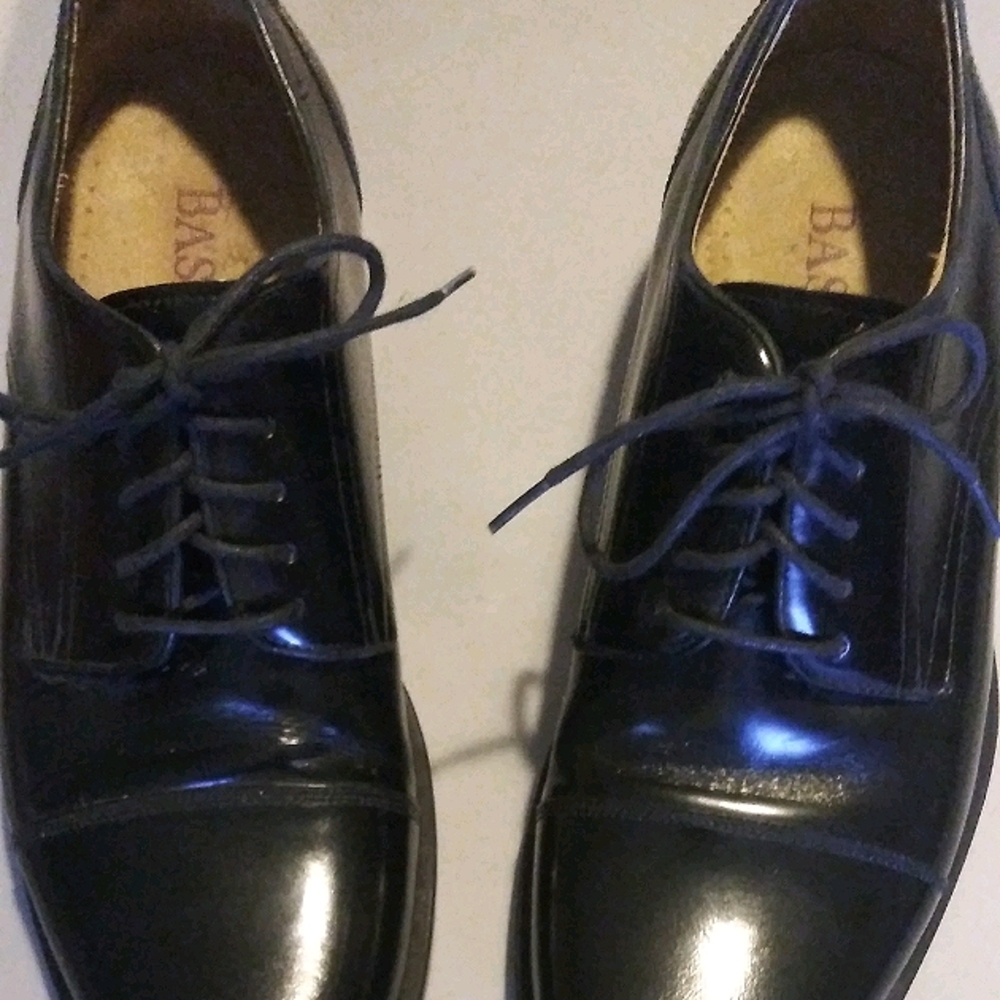 Men's size 9 black dress shoes